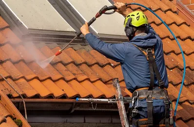 Démoussage et hydrofuge de toiture à Grun-Bordas